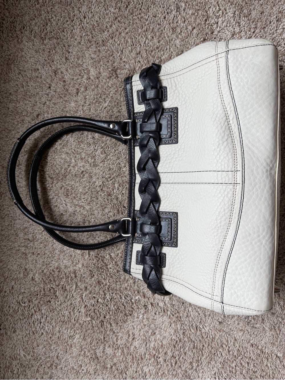 Coach Hamptons White Pebbled Leather Shoulder Bag with Black Trim and Tassel - Picture 2 of 6